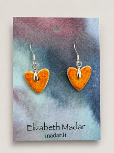Серьги Elizabeth Madar в форме сердечек с серебряной фурнитурой, керамика, оранжевые