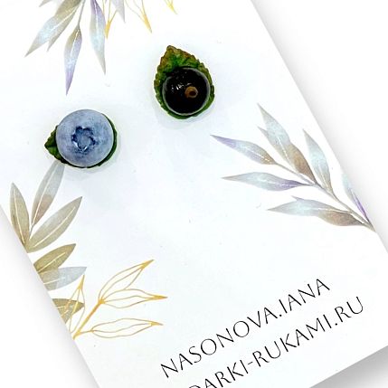 Серьги-гвоздики «Голубика и Чёрная смородина с листочком», полимерная глина, фото 2.