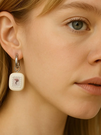 Моносерьга квадратная ПетПоллиПокет с картиной «Цветы», полимерная глина, фото 2.