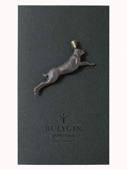 Брошь ручной работы Bulygin «Заяц», фарфор, чёрно-золотистая, фото 3.