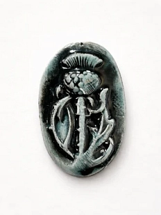 Брошь ручной работы Elizabeth Madar Чертополох, овальная, тёмно-зелёная, керамика