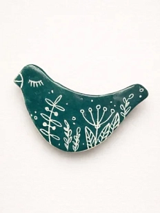 Брошь ручной работы Elizabeth Madar Голубка и травы, зелёная, керамика