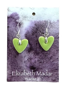 Серьги Elizabeth Madar в форме сердечек с серебряной фурнитурой, керамика, зелёные