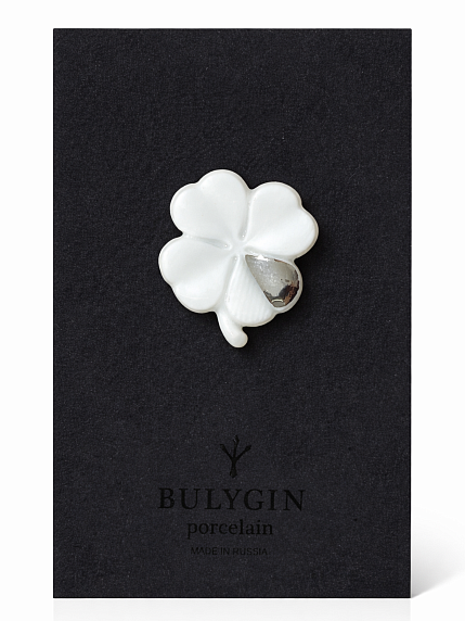 Брошь ручной работы Bulygin «Клевер», бело-серебристая, фарфор, фото 1.