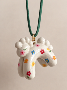 Подвеска ручной работы Счастливые истории «Лошадка» с цветами на коричневой ленточке, полимерная глина