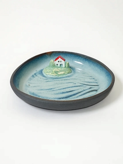 Тарелка с фигуркой внутри Голубое море, чёрная, керамика, 14 см, фото 3.