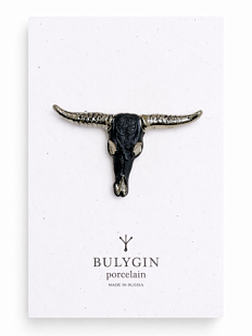 Брошь ручной работы Bulygin «Бык», фарфор, чёрно-серебристая