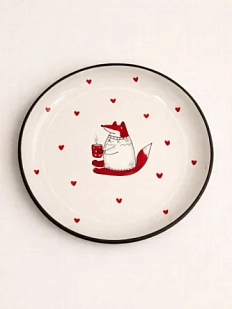 Тарелка ручной работы Ким керамика с бортиком и сердечками Лис в свитере с кружкой, белая, 17 см