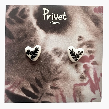 Серьги-гвоздики ручной работы Звер «Сердечко с чёрной веточкой», белый, керамика, фото 1.