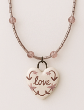 Чокер ручной работы Аннушка в виде сердечка «Love / Hate», двусторонний, керамика, бисер