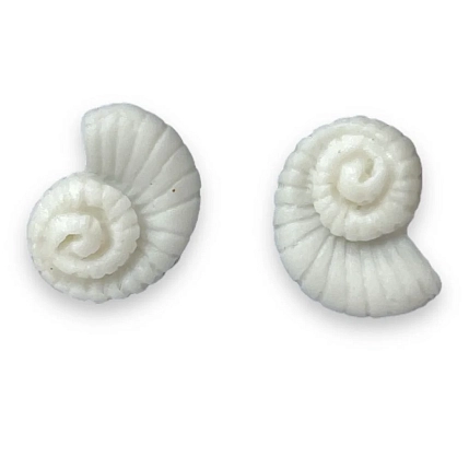 Серёжки-гвоздики КерамЕлКа «Ракушки», керамика, белые, фото 1.