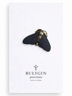 Брошь ручной работы Фарфор Булыгина «Моль», чёрно-серебристая