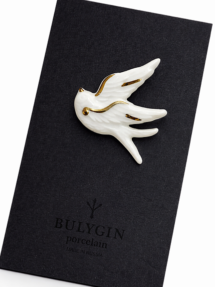 Брошь ручной работы Bulygin «Ласточка», фарфор, бело-золотистая, фото 1.