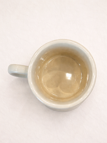 Кружка ручной работы Анна Герман с разводами, бело-розовая, фарфор, 300 мл, фото 2.