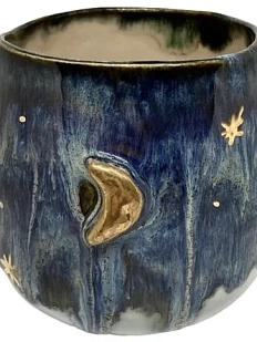 Круглый керамический стакан с выпуклым месяцем