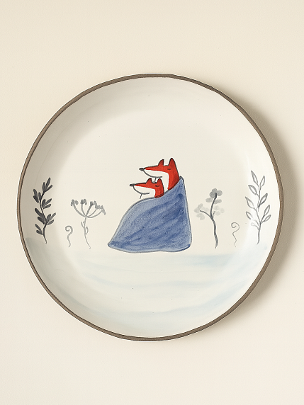 Тарелка ручной работы с бортиком Пара лисичек с пледом, белая, 17 см, фото 1.