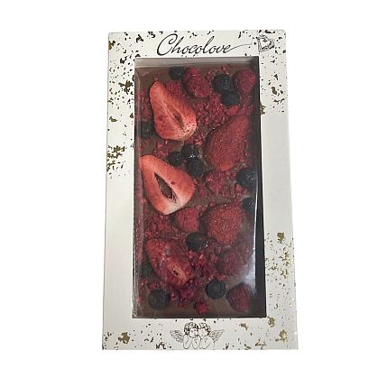 Молочный бельгийский шоколад с клубникой, малиной и черникой, фото 1.