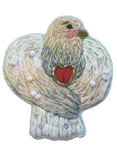 Брошь с ручной вышивкой «Голубь», розовая