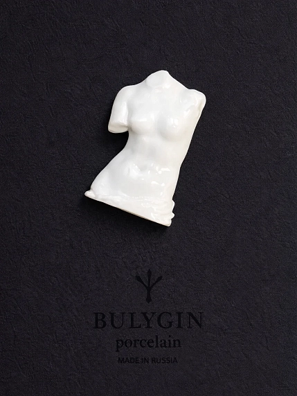 Брошь ручной работы Фарфор Булыгина «Античный торс», белая, фото 1.
