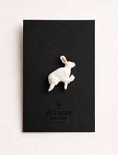 Брошь ручной работы Фарфор Булыгина «Кролик», бело-золотистая