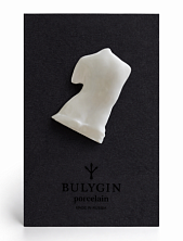 Брошь ручной работы Фарфор Булыгина «Торс спина», белая