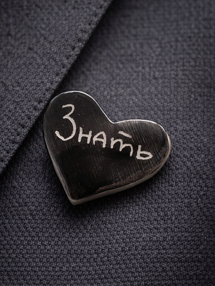 Брошь ручной работы Elizabeth Madar сердечко «Знать», черный, керамика, фото 2.
