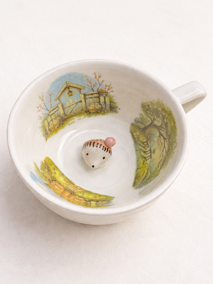 Чашка для чая ручной работы Мадам де Тюль с фигуркой внутри Ёжик с яблочком, фарфор, 250 мл, фото 1.