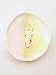 Тарелка ручной работы Мария Гордеева с фигуркой Лошадка, серо-зелёная, полуфарфор, 12 см