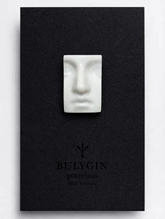 Брошь ручной работы Фарфор Булыгина «Античный нос», белая