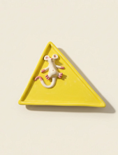 Треугольная тарелка ручной работы «Мышка», желтая, керамика