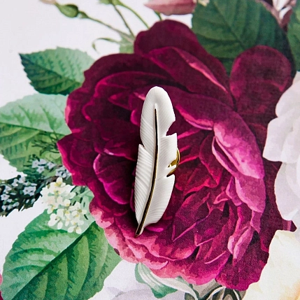 Брошь ручной работы Фарфор Булыгина «Перо», бело-золотистая, фото 7.