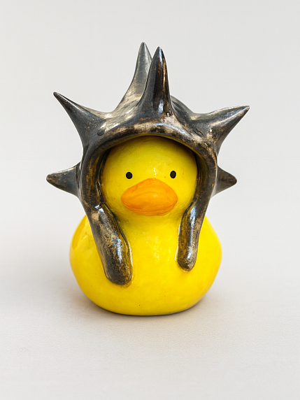 Керамическая фигурка Уточка в шляпе с рожками, фото 1.