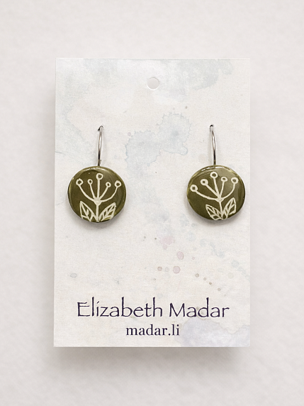 Серьги Elizabeth Madar с цветочным орнаментом, круглые, керамика, хаки, фото 2.