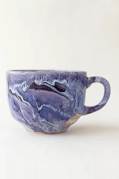 Кружка ручной работы Тата вытворяет/NF ceramics «Цени достигнутое», сиреневая, керамика, 600 мл, фото 2.