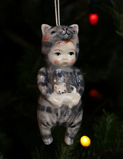 Ёлочная игрушка Ким керамика «Малыш в костюме котика», 10 см, фарфор, фото 4.
