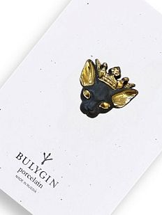 Брошь ручной работы Bulygin «Королева кошек», фарфор, чёрно-золотистая