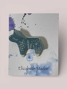 Брошь ручной работы Elizabeth Madar Лошадка и травы, бирюзовая, керамика