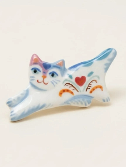Брошь ручной работы Полина Гузеева «Котик с сердечком», голубая, фарфор, фото 1.