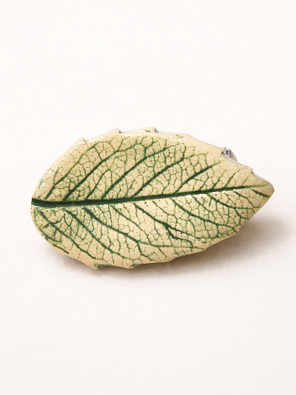 Брошь ручной работы Elizabeth Madar Лист, светло-зелёная, керамика, фото 1.