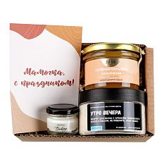 Подарочный набор с ароматической свечой, скрабом для тела и мягкой карамелью