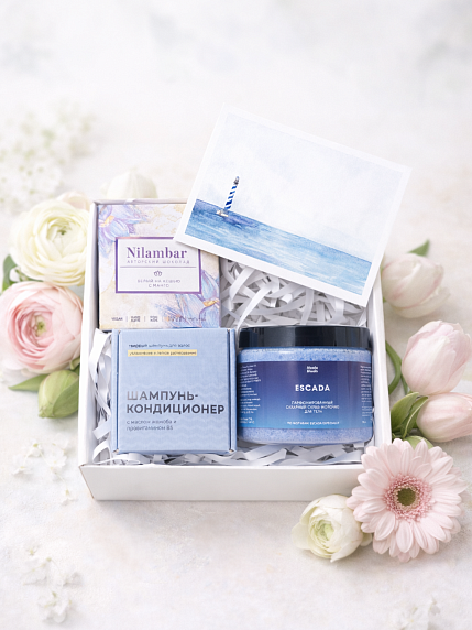 Подарочный набор на 8 марта со скрабом, твердым шампунем и шоколадом, фото 1.