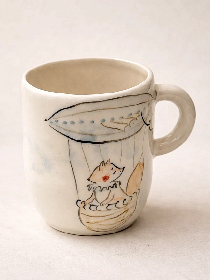 Кружка ручной работы НАДО ЖЕ с росписью «Лис на дирижабле в облаках», белая, керамика, 300 мл, фото 3.