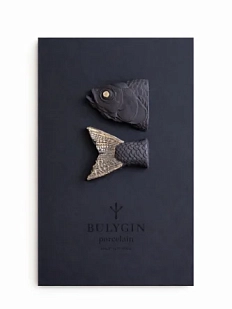 Брошь ручной работы Фарфор Булыгина «Рыбий хвост», чёрно-серебристая