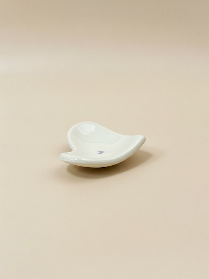 Блюдце ручной работы Августа в виде сердечка с рисунком, бежевое, керамика, 6 см, фото 4.