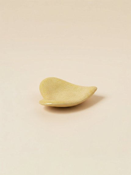 Блюдце ручной работы Августа в виде сердечка, жёлтое, керамика, 6 см, фото 2.