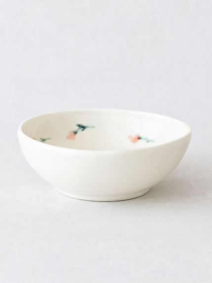 Пиала ручной работы с росписью внутри Лягушка с розовыми цветами, белая, фарфор, 10 см, фото 2.