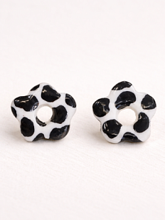 Серёжки-гвоздики с принтом «Цветочки», полимерная глина, чёрно-белые
