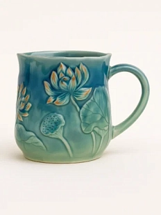 Кружка ручной работы Керамика Александры Пылиной с позолотой «Лотос и карп», синяя, фарфор, 430 мл