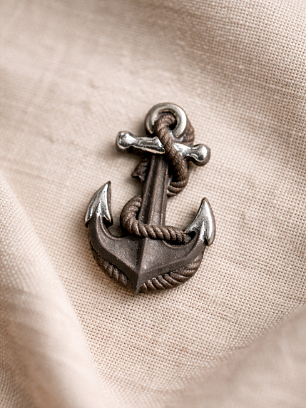 Брошь ручной работы Bulygin «Якорь», фарфор, чёрно-серебристая, фото 2.