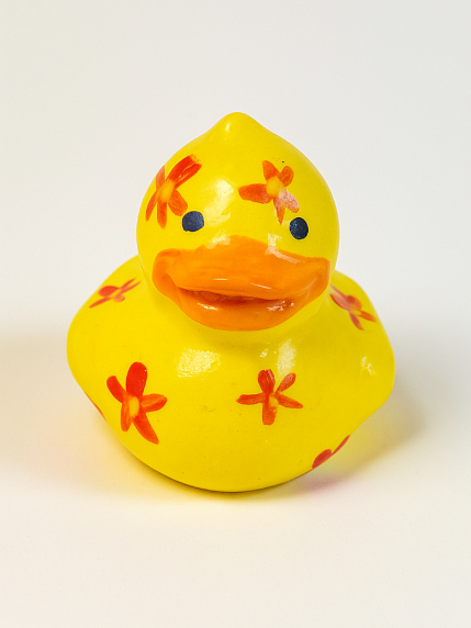 Керамическая фигурка Утёнок с красными цветочками, 4 см, фото 1.